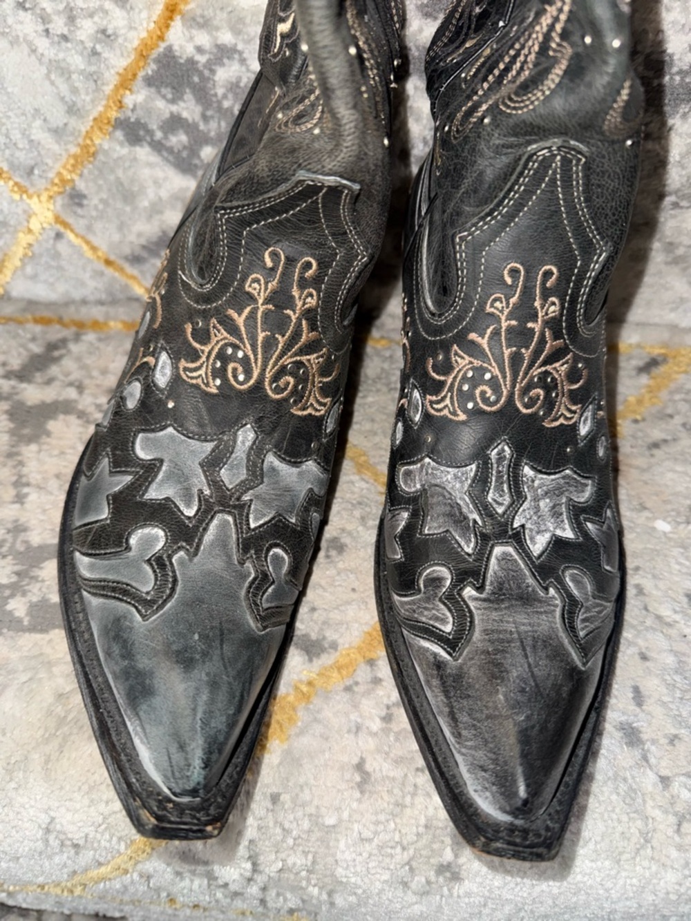 Black Embroidered Women's Heeled Cowboy Boots - Picture 2 of 6